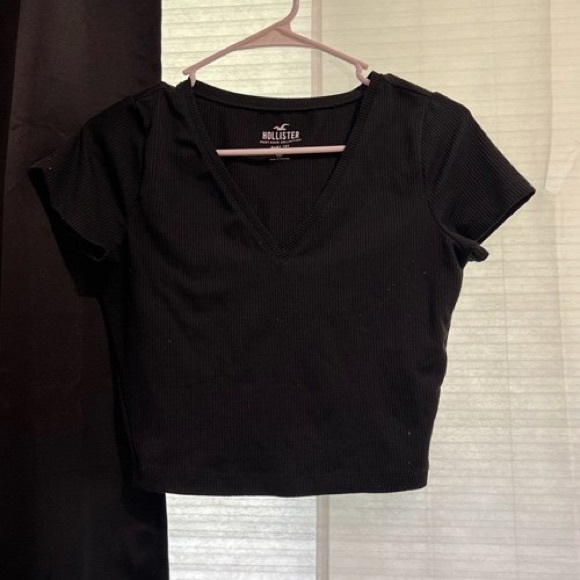 Hollister Tops - Hollister Black V-Neck Ribbed Crop Top